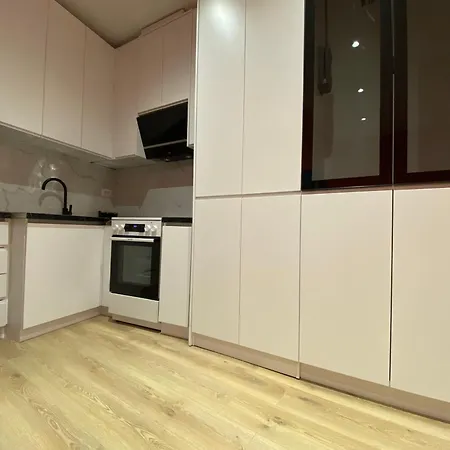 Center * Τίρανα