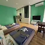 Center Apartment *