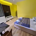 Center Apartment *