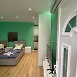 Center Apartment *