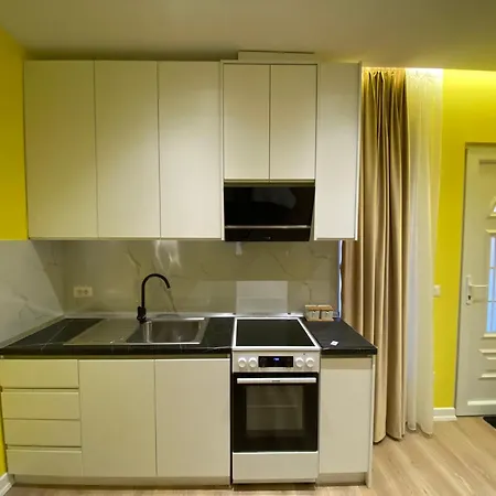 Center * Тирана