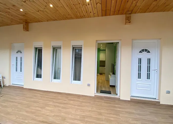 Center * Тирана