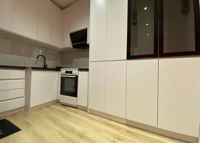 Center * Тирана