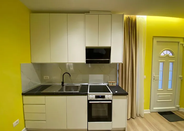 Center * Тирана