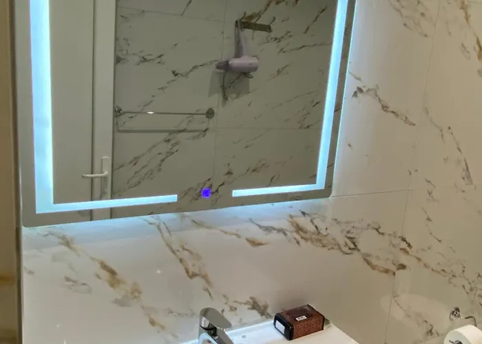 Center * Тирана