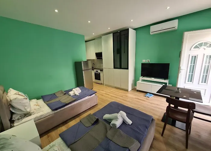 Center * Тирана