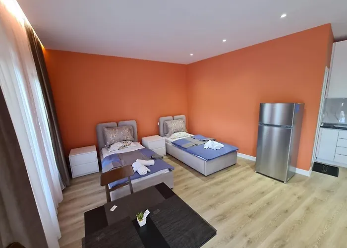 Center * Тирана