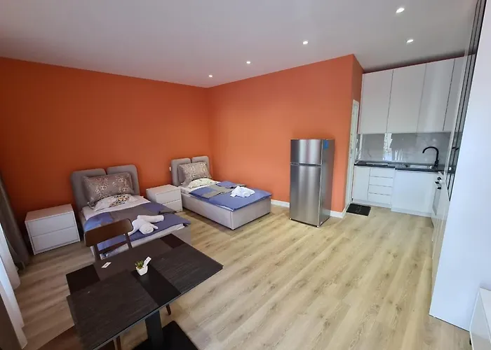 Center * Тирана